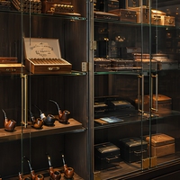 Abschließbare Tabak-Vitrine aus Holz mit LED-Beleuchtung für Tabakläden und Einzelhandel