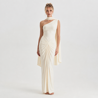 Robe de soirée sirène moulante drapée asymétrique à épaule unique avec foulard et fronces sur le devant, couleur crème, collection été 2026 pour femme