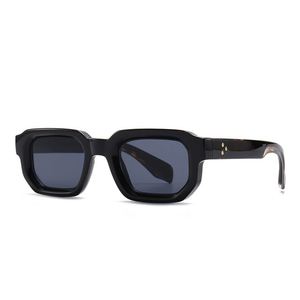 Gafas de Sol Retro Personalizadas con Logotipo, Gafas de Sol Cuadradas con Remaches Punk Degradados para Hombre y Mujer, Protección UV400 - Product Image 6