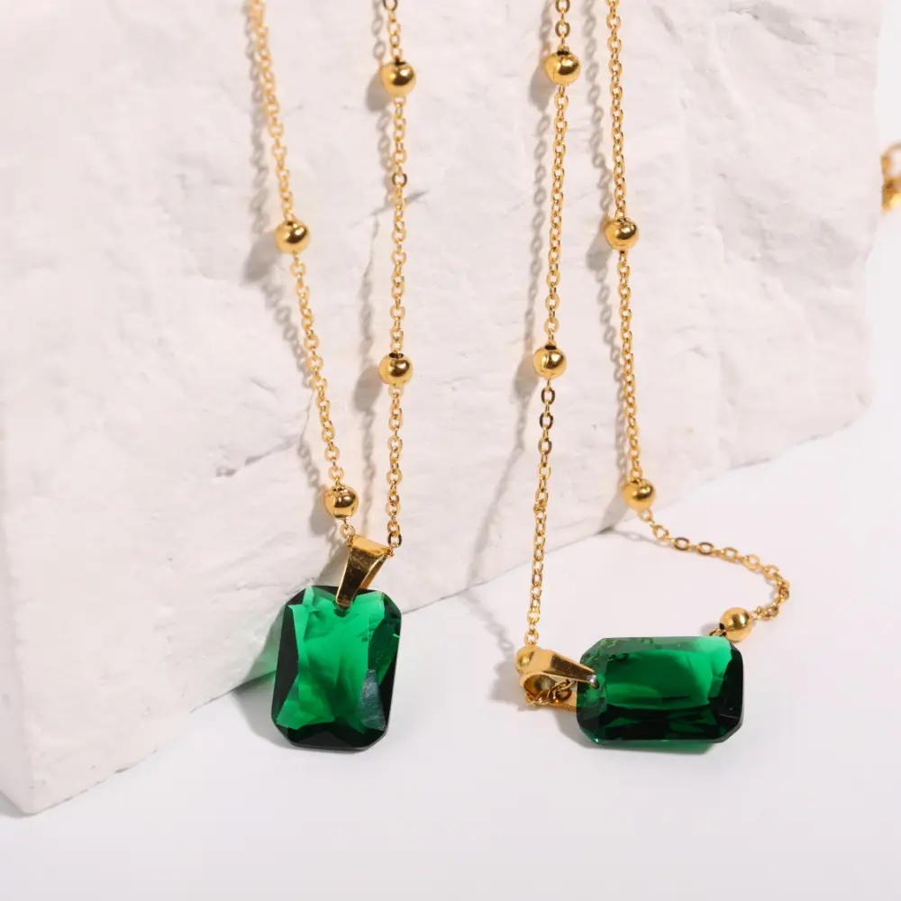 Mode Eropa Baja Nirkarat Emerald Zircon Liontin Kalung 18K Emas Plating Batu Permata Kalung