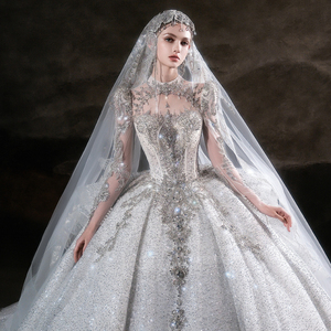 Robe de mariée moderne LSHT118 à col montant et manches longues avec dentelle florale et cristaux, traîne chapelle, coupe princesse - Product Image 3