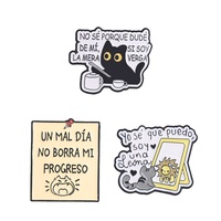Épinglette en émail 'Un mal dia ne efface pas mon progrès' avec chat espagnol motivant et la phrase 'Je sais que je peux être une lionne', broche, badge de sac, bijou, cadeau