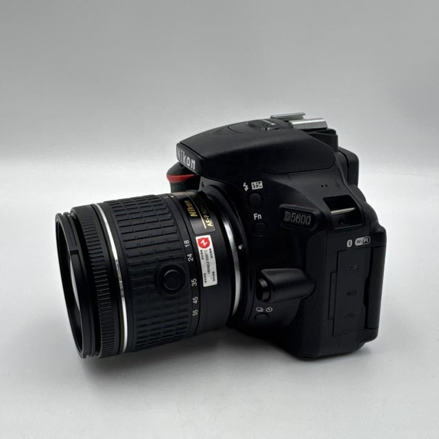 Wholesale Original Used Nikons D5600 DSLR 18-55mm VR 24.2MP SnapBridge Bluetooth Touch Screen Premium Quality Refurbished Resale