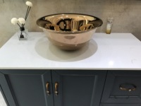 Lavabo rond en céramique de luxe doré pour hôtel, à poser sur comptoir, avec drain, design moderne