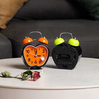 Horloge de bureau analogique en métal en forme de pomme de 3 pouces, personnalisée, avec rétroéclairage, fonction silencieuse, design traditionnel, cadeau pour les personnes âgées
