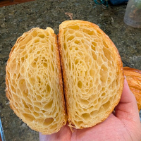 Croissants ronds suprêmes feuilletés au beurre français, surgelés, plats et virals 2026, pour la restauration en gros