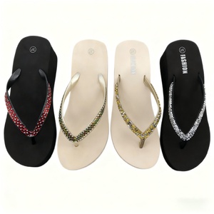 Sandales compensées à strass tendance pour femmes, tongs à semelle épaisse, claquettes de plage noires et blanches, fabricant OEM ODM, vente en gros - Product Image 3