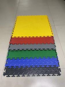 Baldosas de PVC entrelazadas para interiores y exteriores, resistentes al desgaste, para pisos modulares de garaje. - Product Image 4