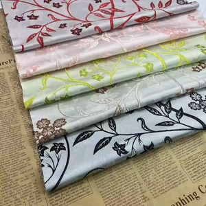 Nouvel arrivage de <span class=keywords><strong>tissu</strong></span> de <span class=keywords><strong>brocart</strong></span> jacquard multicolore <span class=keywords><strong>au</strong></span> mètre <span class=keywords><strong>tissu</strong></span> de <span class=keywords><strong>brocart</strong></span> de fleurs métalliques haut de gamme en polyester pour vêtements de femme - Product Image 5