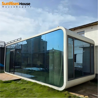 Conteneur de 20 pieds Apple Cabin, moderne, utilisé comme appartement résidentiel, bureau, espace commercial, camping, pod avec vue sur le parc
