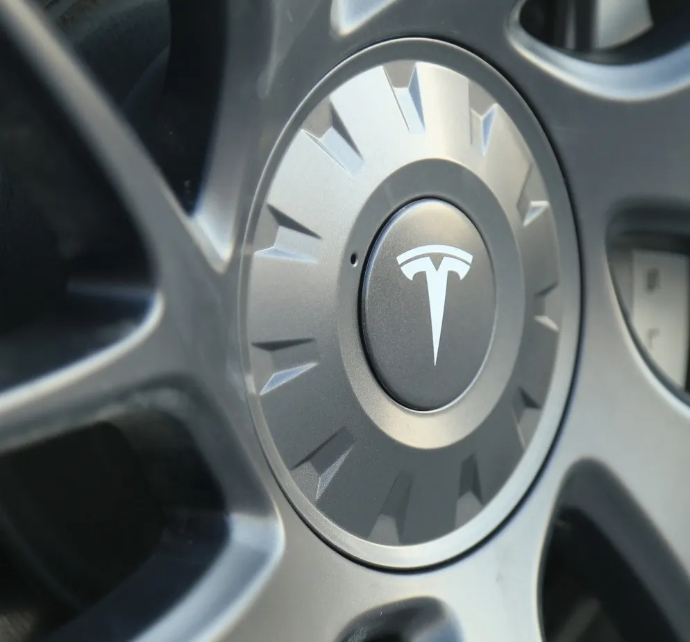 Tesla modeli 3 yayla tekerlek kapakları için 18 inç mat siyah ABS Hubcaps 2024 modeli 3 aksesuarları 4 adet Hub Caps