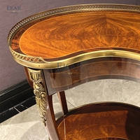 Table d'appoint irrégulière en bois massif Design créatif pour un accent de salon classique britannique unique