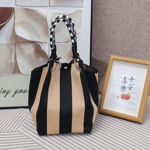 Nouveau sac carré à motif vertical, style japonais et coré<span class=keywords><strong>en</strong></span>, sac seau portable <span class=keywords><strong>en</strong></span> polyester tricoté pour sorties - Product Image 2