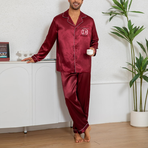 Ensembles de pyjamas en satin de soie ODM OEM pour <span class=keywords><strong>homme</strong></span>, <span class=keywords><strong>chemise</strong></span> à manches longues <span class=keywords><strong>et</strong></span> <span class=keywords><strong>pantalon</strong></span>, ensemble 2 pièces, vêtements de détente doux, respirants <span class=keywords><strong>et</strong></span> lisses avec poche - Product Image 1