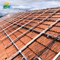 Système de montage solaire pour toitures en tuiles céramiques pour projets photovoltaïques commerciaux et industriels, structure modulaire en aluminium anodisé réglable
