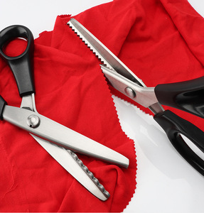 <span class=keywords><strong>Ciseaux</strong></span> à dentelle 9 pouces en acier inoxydable à bord dentelé <span class=keywords><strong>pour</strong></span> la couture et la découpe de <span class=keywords><strong>tissus</strong></span> - Product Image 4