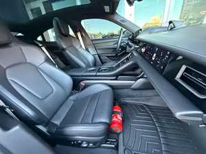 Occasione Porsche Taycan Berlina Sportiva del 2024 in Promozione - Product Image 4