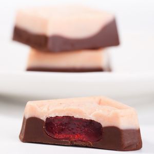 Geliqi Chocolate Agridulce Exótico de Alta Calidad con Infusión de Sabor a Melocotón Blanco en Forma de Caramelo Sólido - Product Image 3