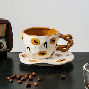Tasse à café, thé ou eau en céramique de haute qualité avec soucoupe, design créatif - Product Image 3