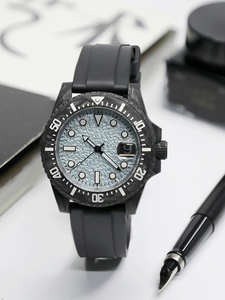 Montre personnalisée avec mouvement Ronda Sapphire, boîtier en fibre de carbone forgée à 100 % de 40 mm, luminescent, avec bracelet de 20 mm pour homme - Product Image 2