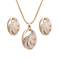 Collier et boucles d'oreilles tendance en cristal géométrique plaqué or, vente chaude en Europe, micro-inserts en strass, bijoux pour femmes