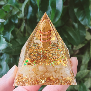 Pyramide en résine époxy œil de tigre, ornement de bureau, décoration d'intérieur, cadeau - Product Image 2