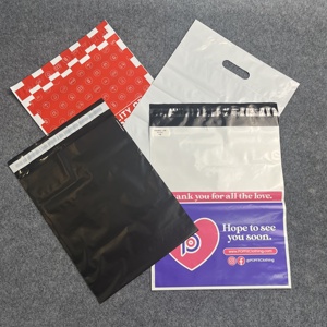 Accessoires d'expédition avancés logistique postale compostable <span class=keywords><strong>colis</strong></span> emballage de vêtements enveloppe en poly personnalisée - Product Image 2