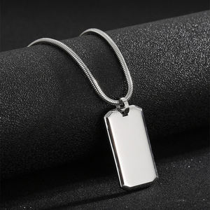 Insignia <span class=keywords><strong>militar</strong></span> pulida con espejo de acero y titanio para hombre, <span class=keywords><strong>colgante</strong></span> de tarjeta de identidad personalizada, placa cuadrada, grabado brillante a la moda de 18K - Product Image 2