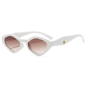 <span class=keywords><strong>Occhiali</strong></span> <span class=keywords><strong>da</strong></span> <span class=keywords><strong>Sole</strong></span> di Design Unisex Eleganti 2025 con Protezione UV400 Poligonali alla Moda Personalizzati Vintage <span class=keywords><strong>da</strong></span> <span class=keywords><strong>Donna</strong></span> - Product Image 6