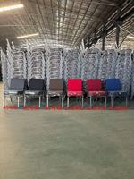 Chaise d'événement empilable en métal rembourrée rouge et noire pour théâtre, auditorium, conférence, hôtel, restaurant, église - Vente en gros à prix réduit