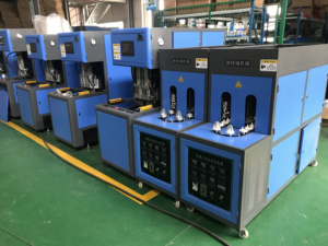 Kunststoff-Flaschen-Blasmaschine für Kleinunternehmen - Product Image 2