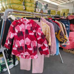 Ropa Infantil de Invierno C03 Usada, Alta Calidad, Limpia al 90%, Abrigos, Chaquetas y Pantalones de Colores Variados, Venta al Por Mayor - Product Image 1
