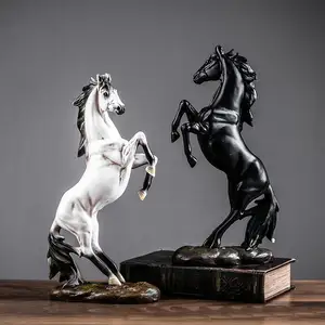 High End oturma odası dekor ev beyaz siyah atlar standı lüks tek parça heykeli reçine