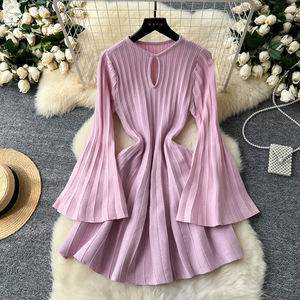 Robes en tricot pour femmes, col rond ajouré, taille cintrée, coupe évasée, tendance - Product Image 2