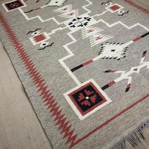 Alfombra de Lana Tejida a Mano Estilo Kilim Tribal Americano, Tejido Plano, Diseño Geométrico, Tonos Tierra, Lavable, para Sala de Estar o Dormitorio - Product Image 1