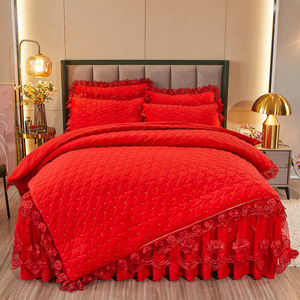 2022 New <span class=keywords><strong>Bed</strong></span> Rock Tröster Hochzeit <span class=keywords><strong>Full</strong></span> Size Spitze Samt Quilten Stickerei Bettwäsche Set Tages decke Bettdecke - Product Image 1