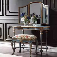 Coiffeuse vintage de style provincial français avec tabouret rembourré, ensemble de coiffeuse élégant de luxe européen, bois massif pour chambre à coucher