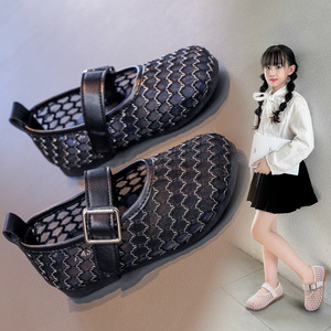 Chaussures d'été respirantes en maille de style coréen pour filles Sandales de petite princesse à fermeture velcro de conception simple pour enfants - Product Image 4