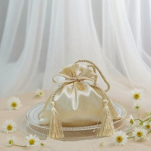 Bolsa <span class=keywords><strong>de</strong></span> Dulces <span class=keywords><strong>de</strong></span> Satén Hecha a Mano con Borla, Bolsa <span class=keywords><strong>de</strong></span> Regalo <span class=keywords><strong>de</strong></span> Boda Portátil, Decoraciones Personalizadas al por Mayor - Product Image 6