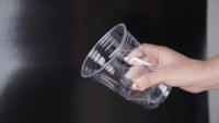Logo personnalisé gobelets jetables en plastique PET à paroi unique avec couvercle 90mm de diamètre 8/9/10/12/14/18/20/24oz capacité pour café glace