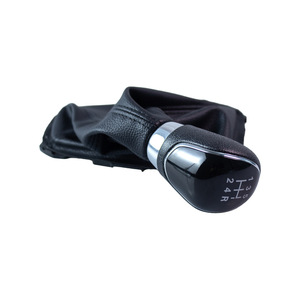 Pomo de Palanca de Cambios para Ford Focus Mk3, Cuero Negro con Tapa Plateada, 5 y 6 Velocidades, Accesorio Ergonómico para Auto - Product Image 1