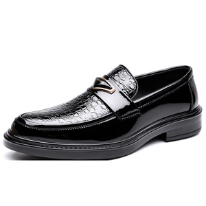 Mocasines de charol para hombre con punta en pico y estampado animal, zapatos de vestir para boda con suela de goma acolchada - Product Image 5
