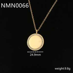 Vendita calda 18K PVD oro placcato in acciaio inossidabile cerchio collana ciondolo Custom Laser Logo inciso <span class=keywords><strong>nome</strong></span> bianco Design alla moda - Product Image 3