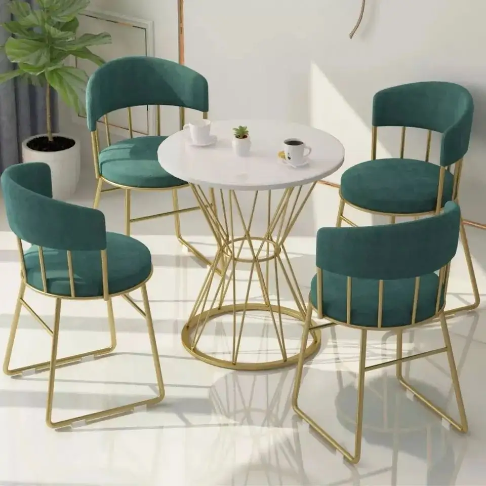 Kursi Makan beludru dan kaki berlapis emas, model berlapis kain warna-warni untuk kursi makan restoran