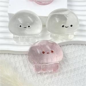 Juguete antiestrés de medusa transparente Xiaohongshu, el mismo estilo de Xiaohongshu, juguete para apretar y aliviar el estrés, de rebote lento. - Product Image 1