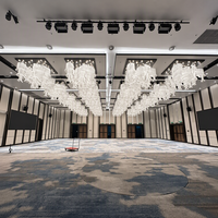 Lustre carré personnalisé à pampilles en verre pour hall d'hôtel, salle de banquet, salle de bal, club, projet de décoration intérieure