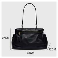 Sac fourre-tout en cuir souple grande capacité noir pour femme avec poignée supérieure, poche avant zippée, poches latérales, logo personnalisé