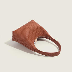 Sac fourre-tout en PU tissé grande capacité pour femme, fermeture éclair, doublure en polyester, polyvalent, luxe léger, toutes saisons, pour les trajets quotidiens - Product Image 4