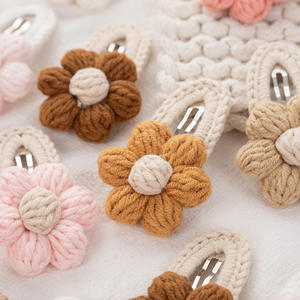 Fermaglio per capelli per bambini con fermaglio floreale fatto a mano all'uncinetto personalizzato per bambine in lega di cotone - Product Image 4