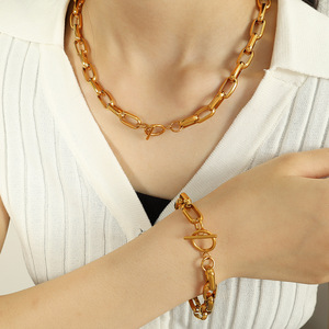 ชุดเครื่องประดับสร้อยคอและกำไลข้อมือสแตนเลสสตีลแบบหนา สีทอง สำหรับทุกเพศ เหมาะสำหรับงานปาร์ตี้ แฟชั่น - Product Image 4